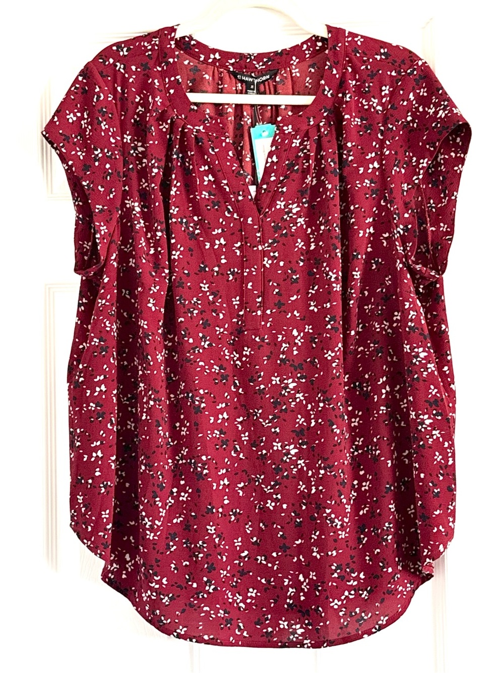 41 Hawthorn Women's Red Floral Cap-Sleeve V-Neck Top 1X - Picture 2 of 7